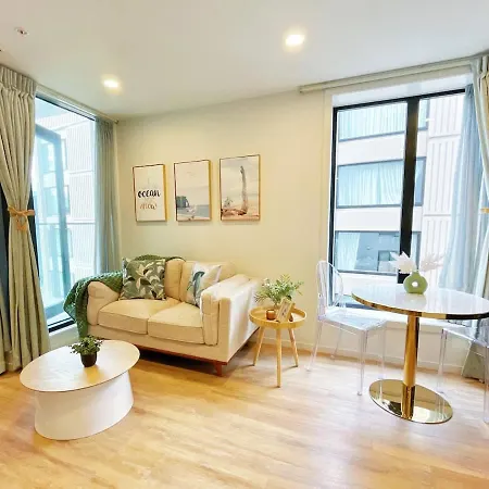 Stylish Cozy Studio Nearby Skytower-Pool Gym Sauna